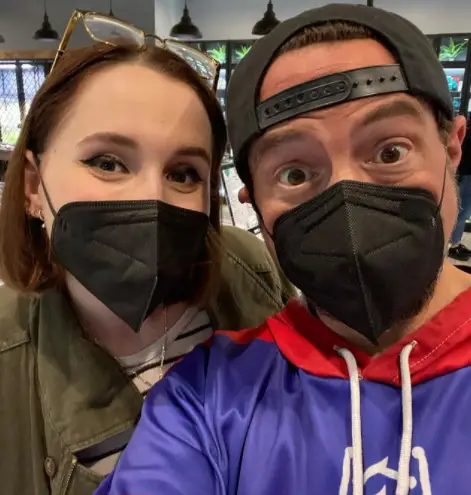 Kevin Smith with his daughter in a marijuana store