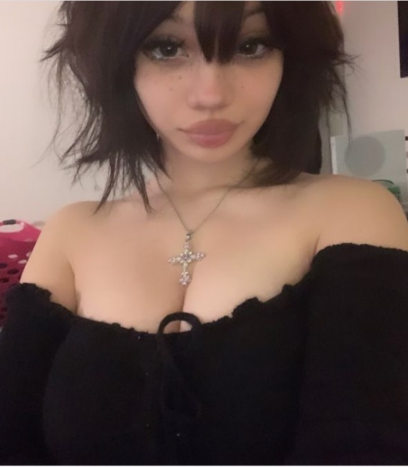 Luvtheflex posing for a photo