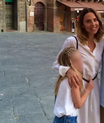 Melanie C posing for a photo with her daughter
