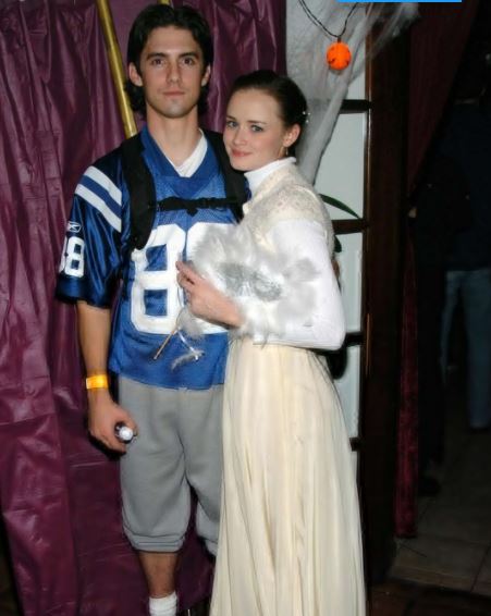 Milo Ventimiglia and his ex girlfriend Alexis Bledel in 2004 Halloween.