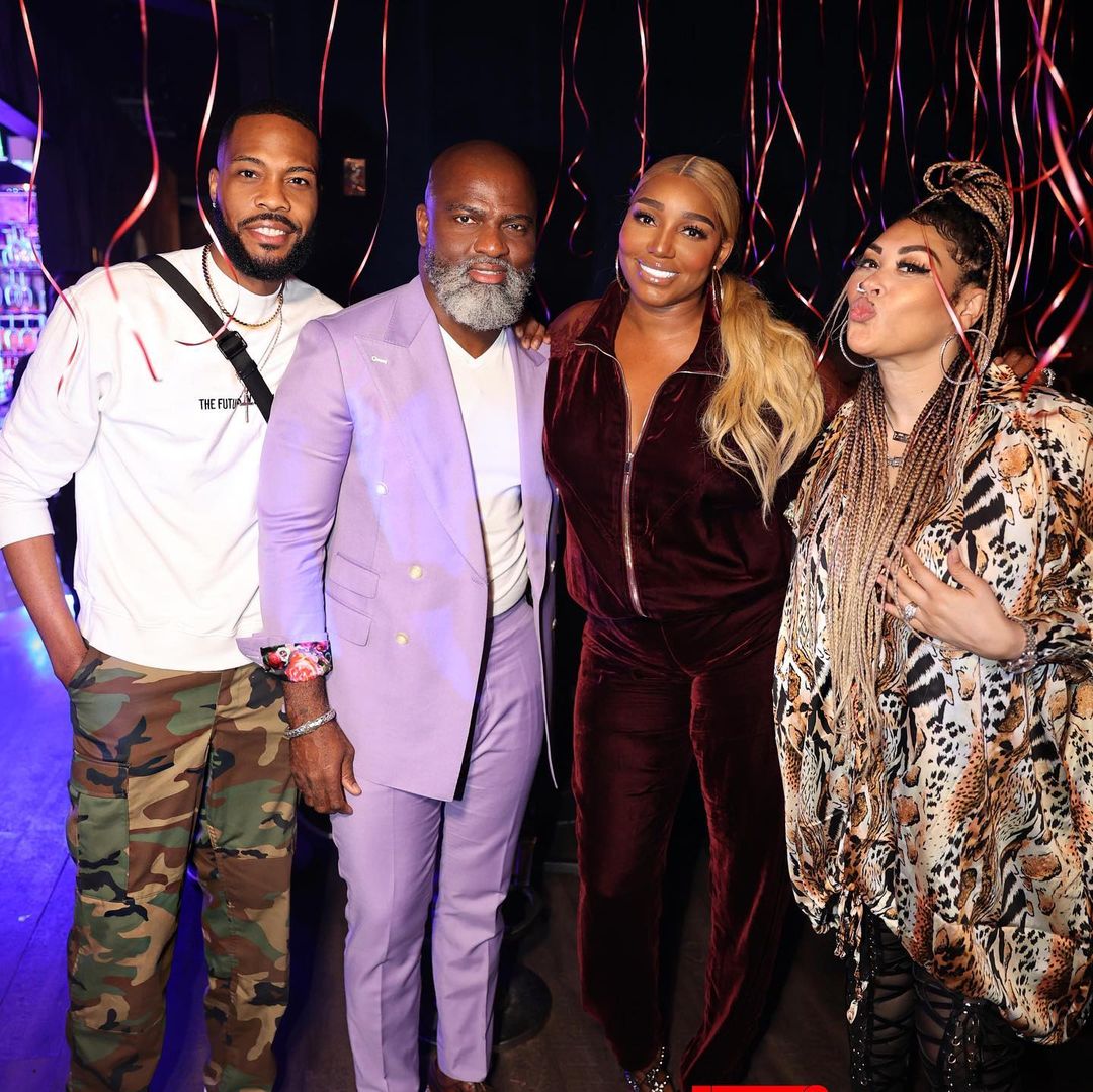 NeNe Leakes with Nyonisela Sioh, the man she is currently dating, and friends. (Source: Instagram)