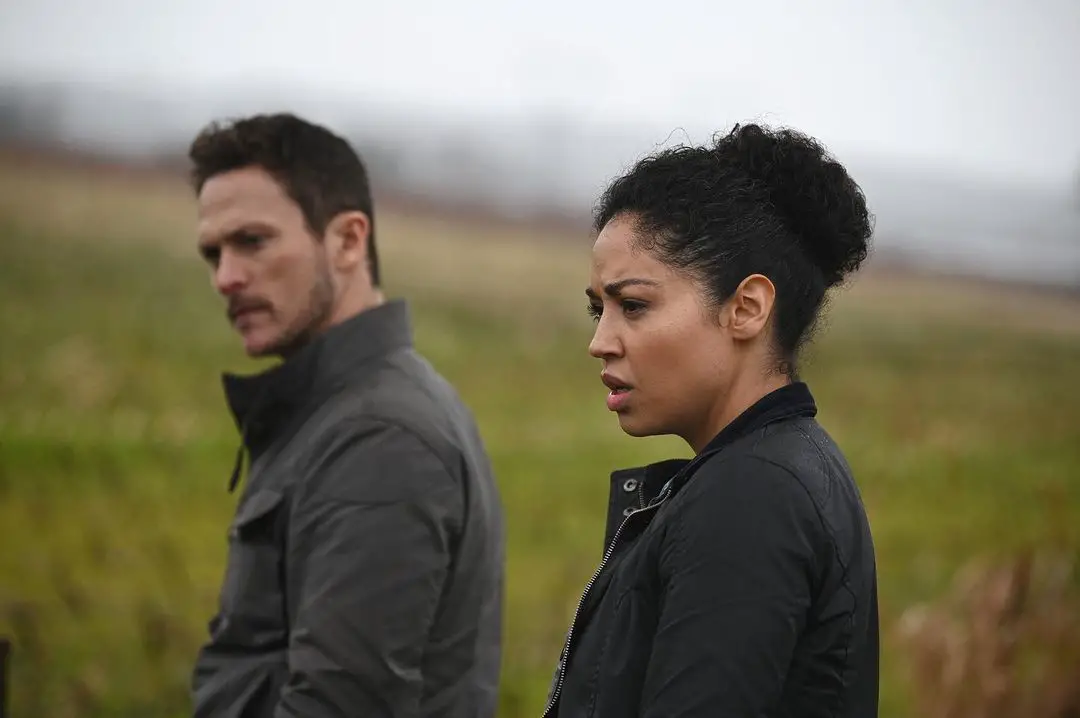 Riann Steele and Jonathan Tucker in Debris