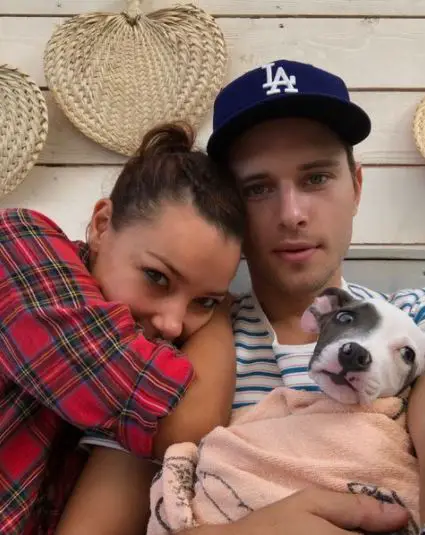 Ronen Rubinstein with his girlfriend Jessica Parker Kennedy.