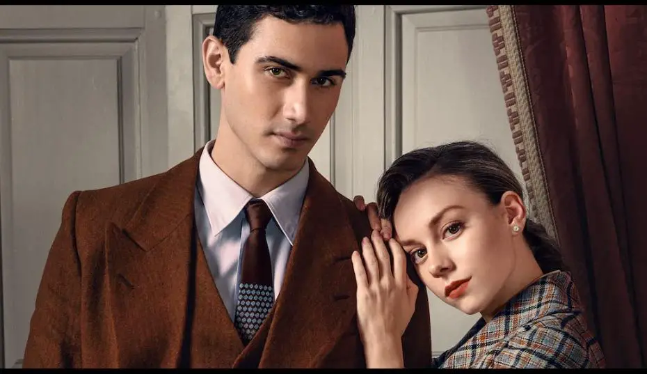 Alejandro Speitzer and Ester ExpÃƒÆ’Ã‚Â³sito in Alguien Tiene Que Morir (2020)