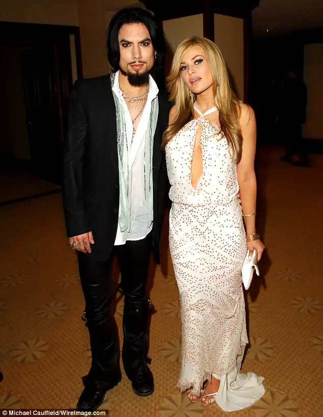 Dave Navarro with ex-wife Carmen Electra in 2005. Source: Daily Mail